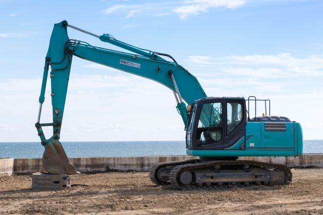 緑色の油圧ショベル